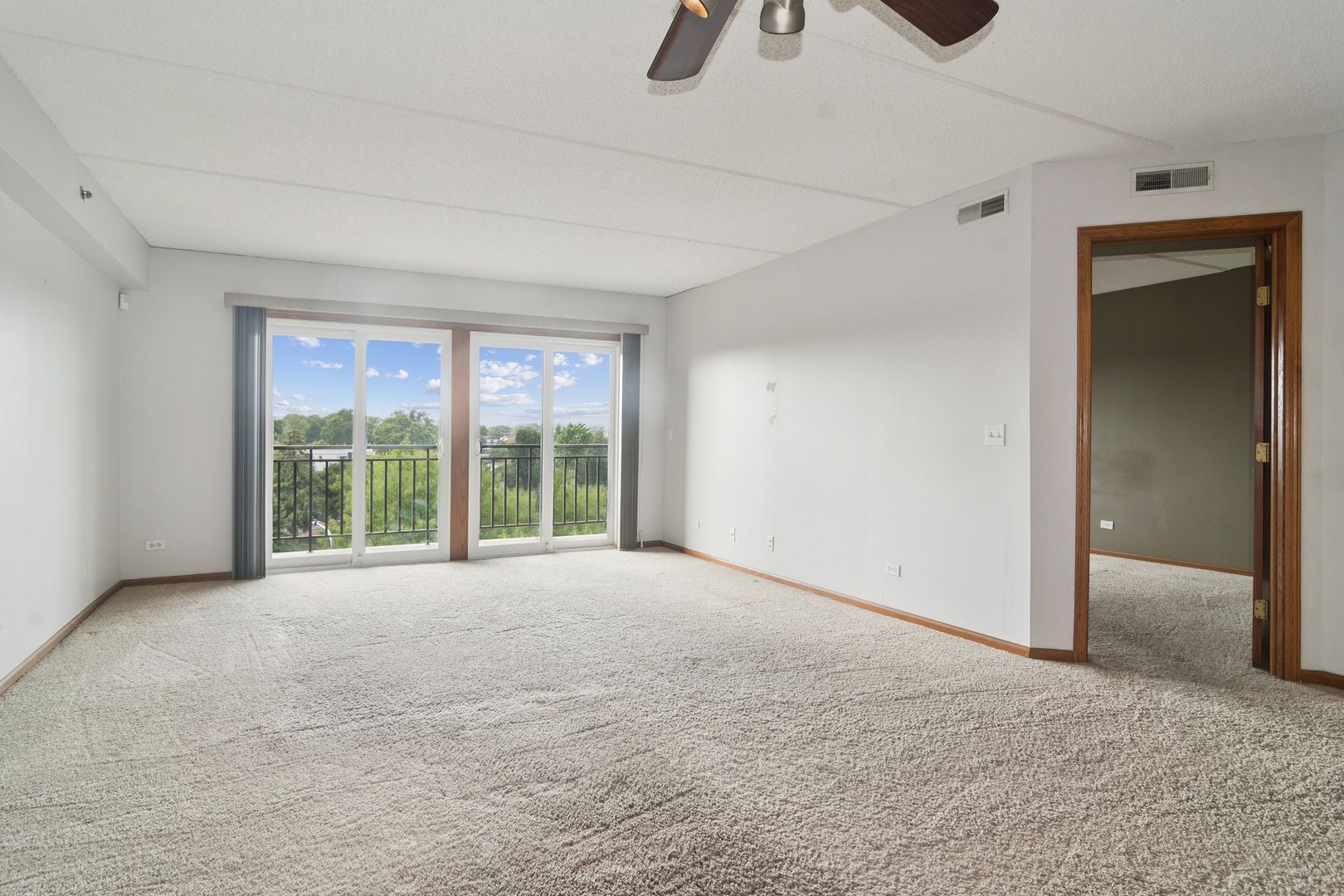 15 S Pine Street #506A, Mount Prospect, IL 60056