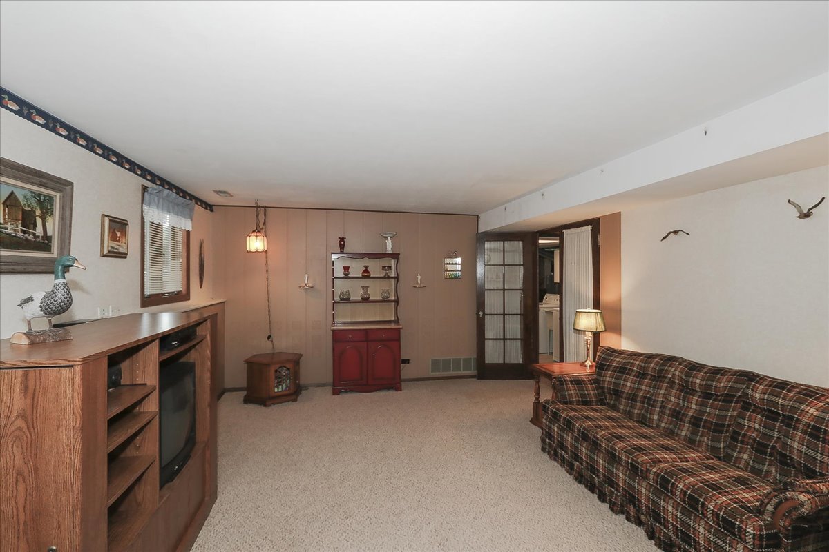 1105 Stratford Lane, Hanover Park, IL 60133