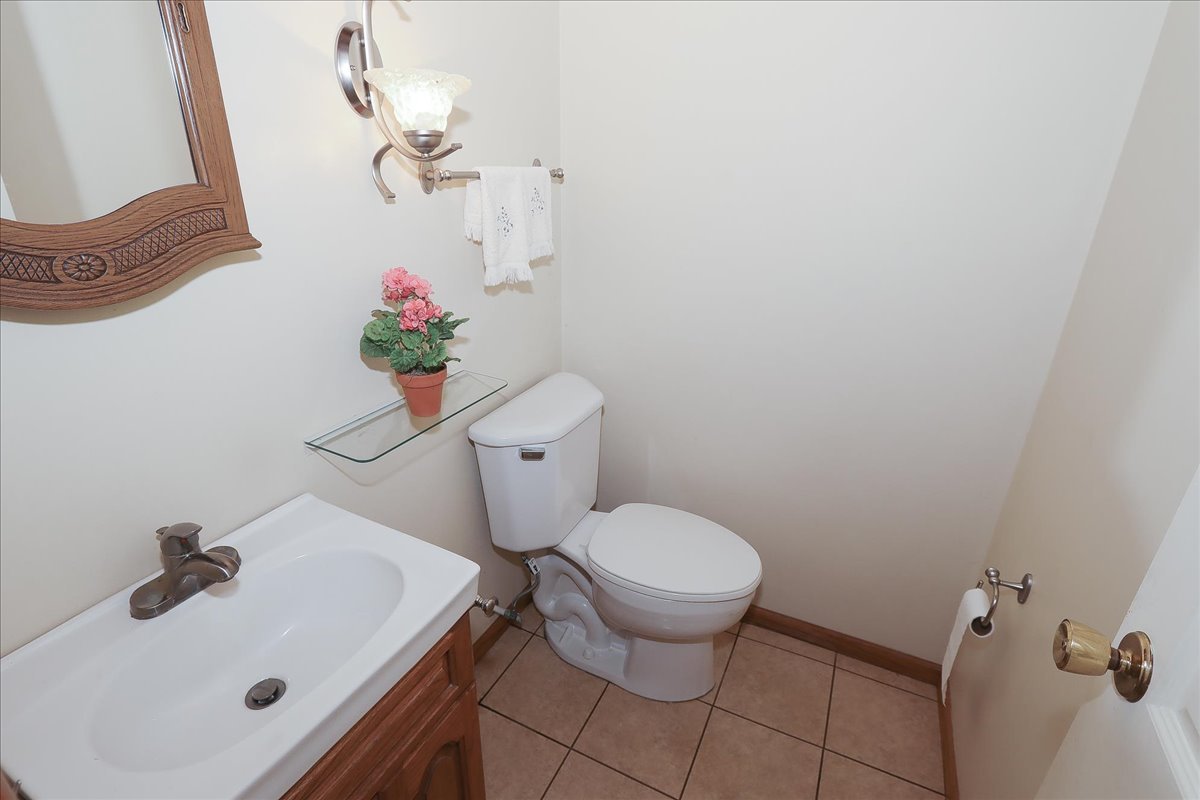1105 Stratford Lane, Hanover Park, IL 60133