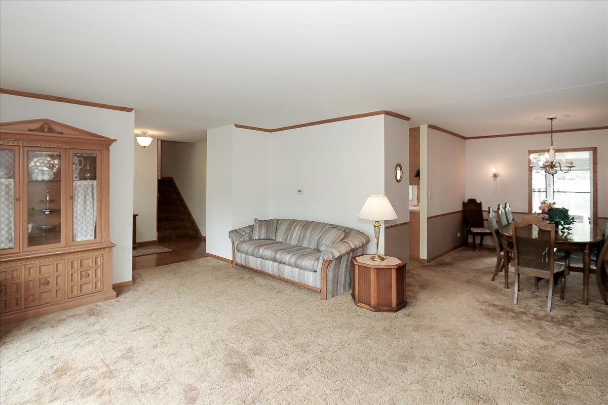 1105 Stratford Lane, Hanover Park, IL 60133