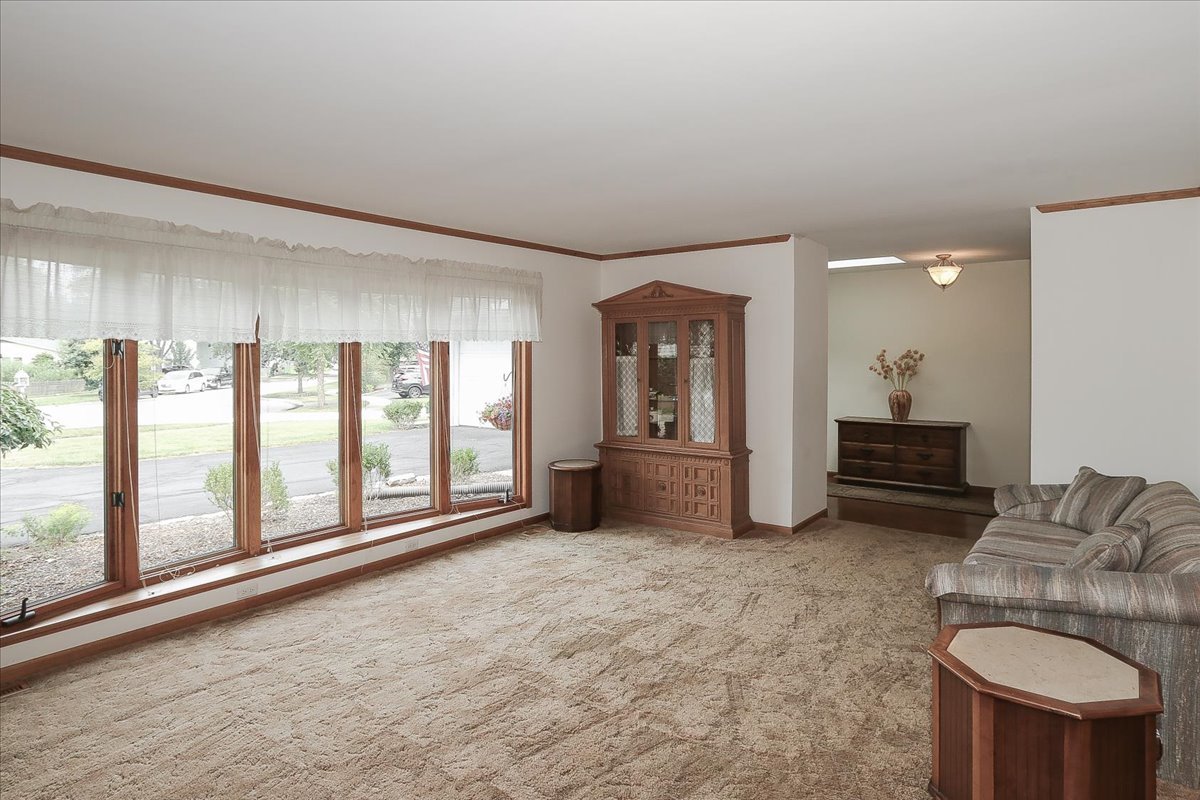 1105 Stratford Lane, Hanover Park, IL 60133