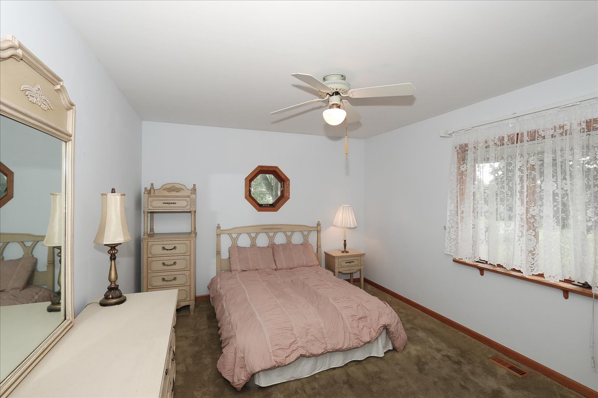 1105 Stratford Lane, Hanover Park, IL 60133