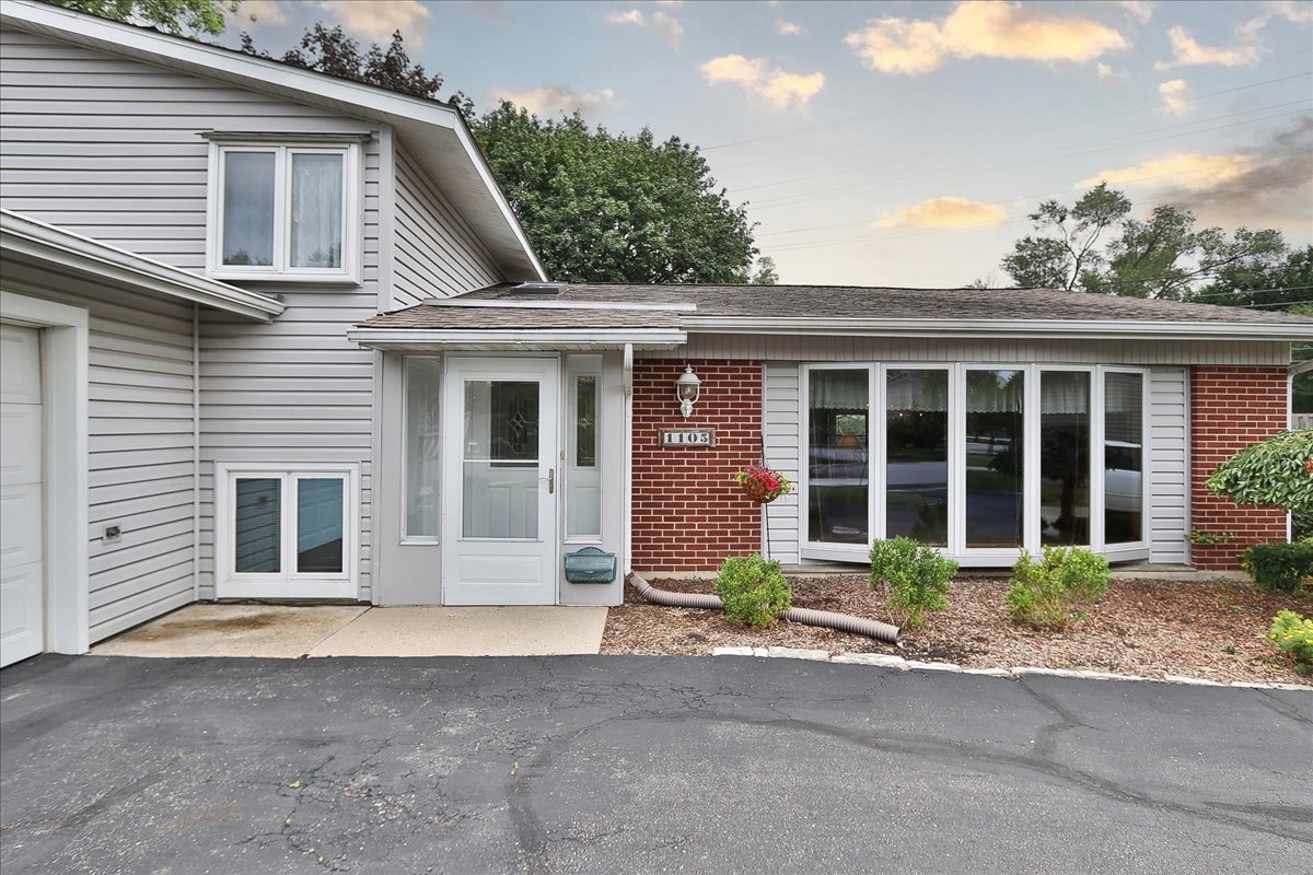 1105 Stratford Lane, Hanover Park, IL 60133
