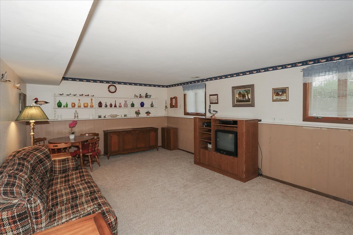 1105 Stratford Lane, Hanover Park, IL 60133