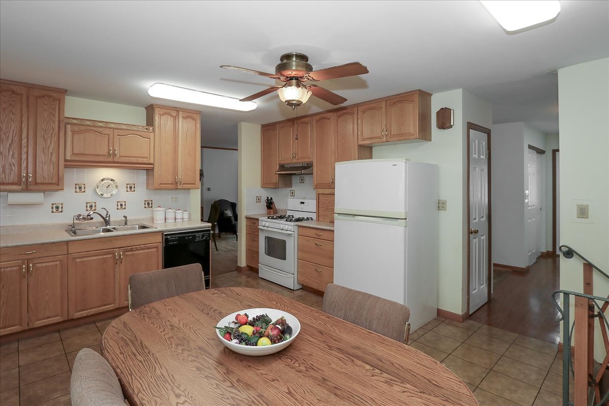 1105 Stratford Lane, Hanover Park, IL 60133
