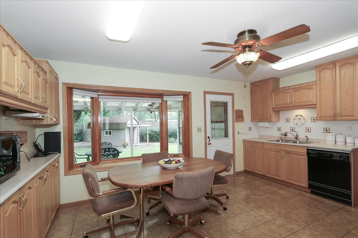 1105 Stratford Lane, Hanover Park, IL 60133