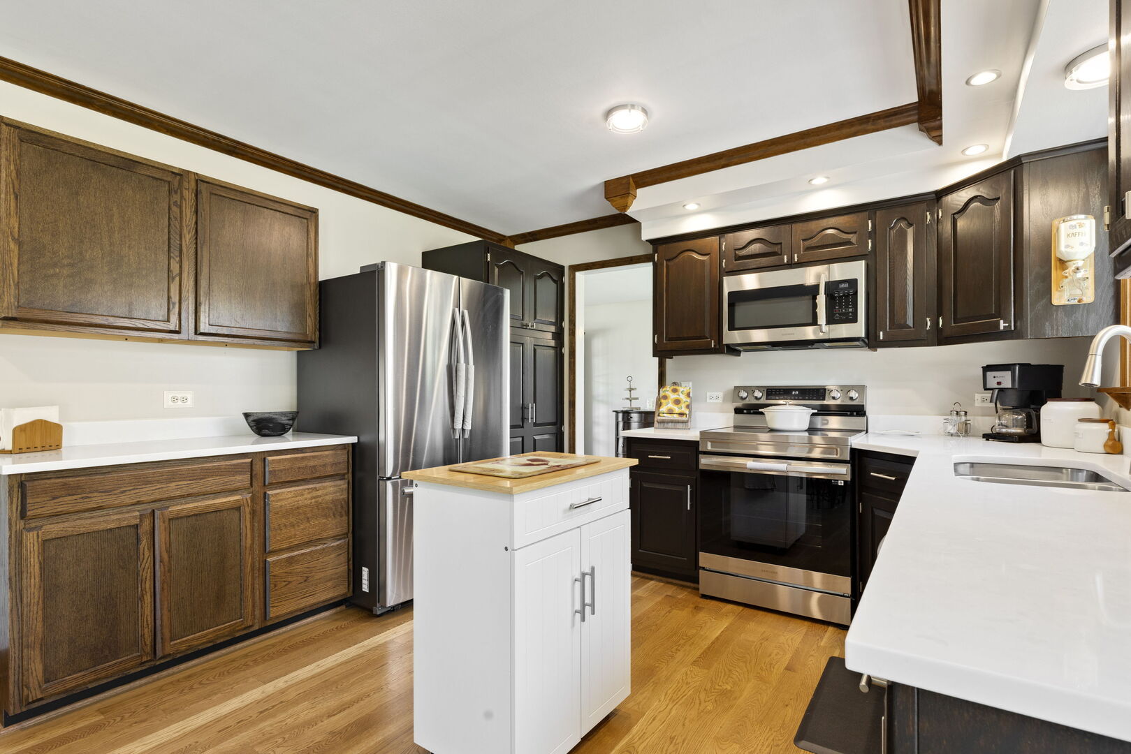 7317 Sunrise Avenue, Darien, IL 60561