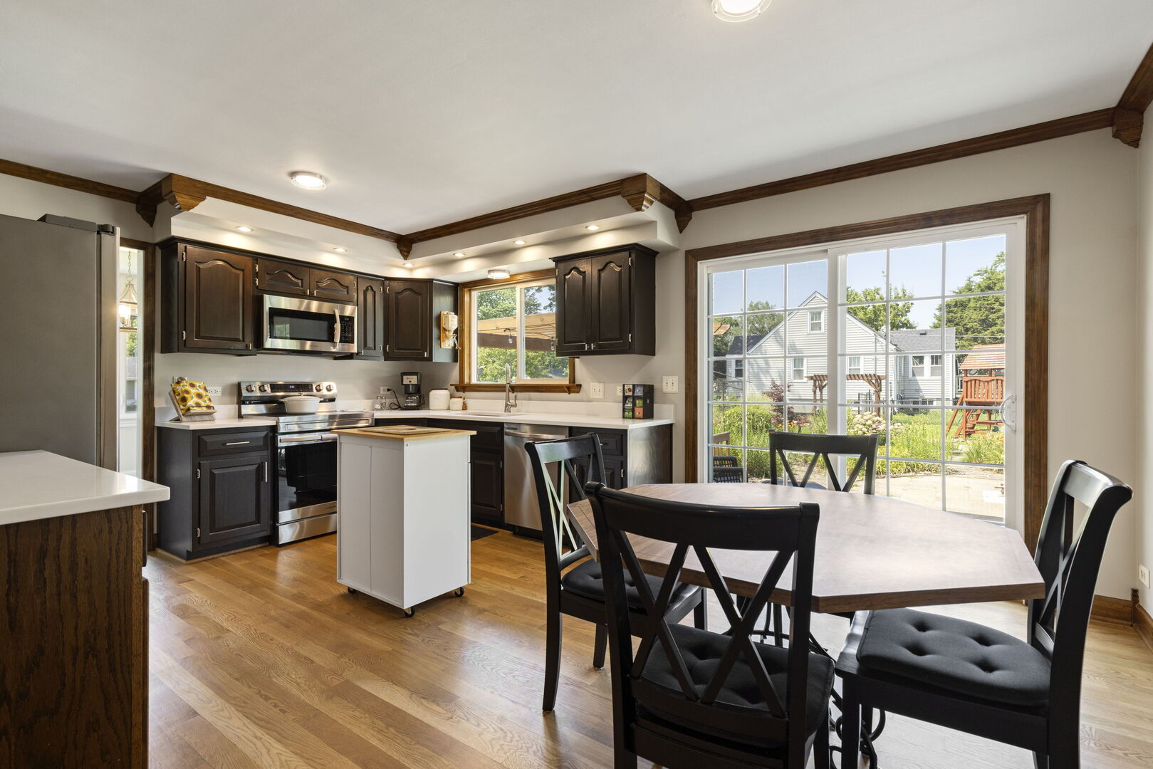 7317 Sunrise Avenue, Darien, IL 60561