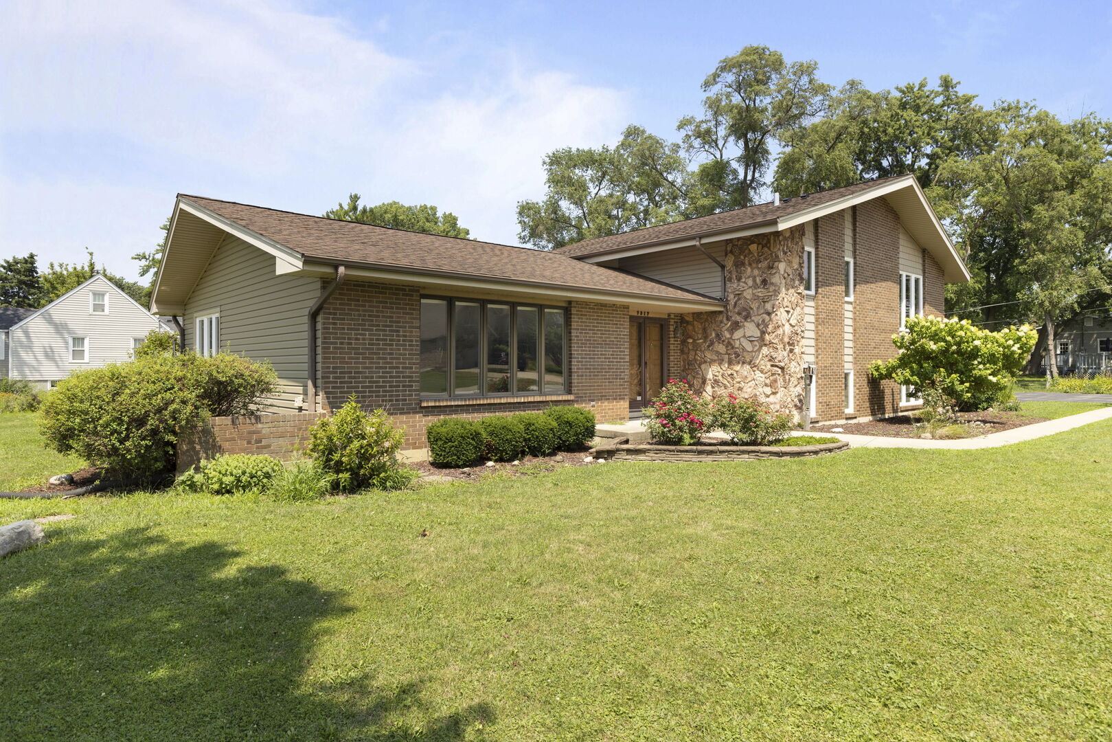 7317 Sunrise Avenue, Darien, IL 60561