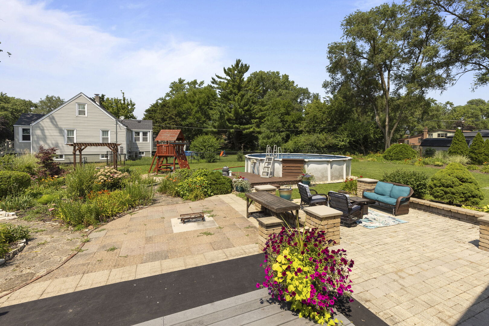 7317 Sunrise Avenue, Darien, IL 60561