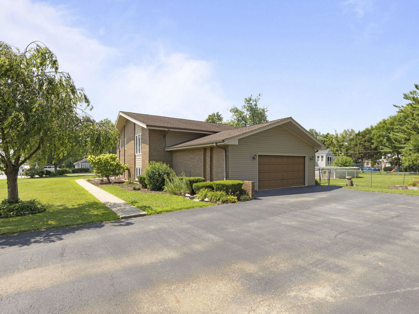 7317 Sunrise Avenue, Darien, IL 60561