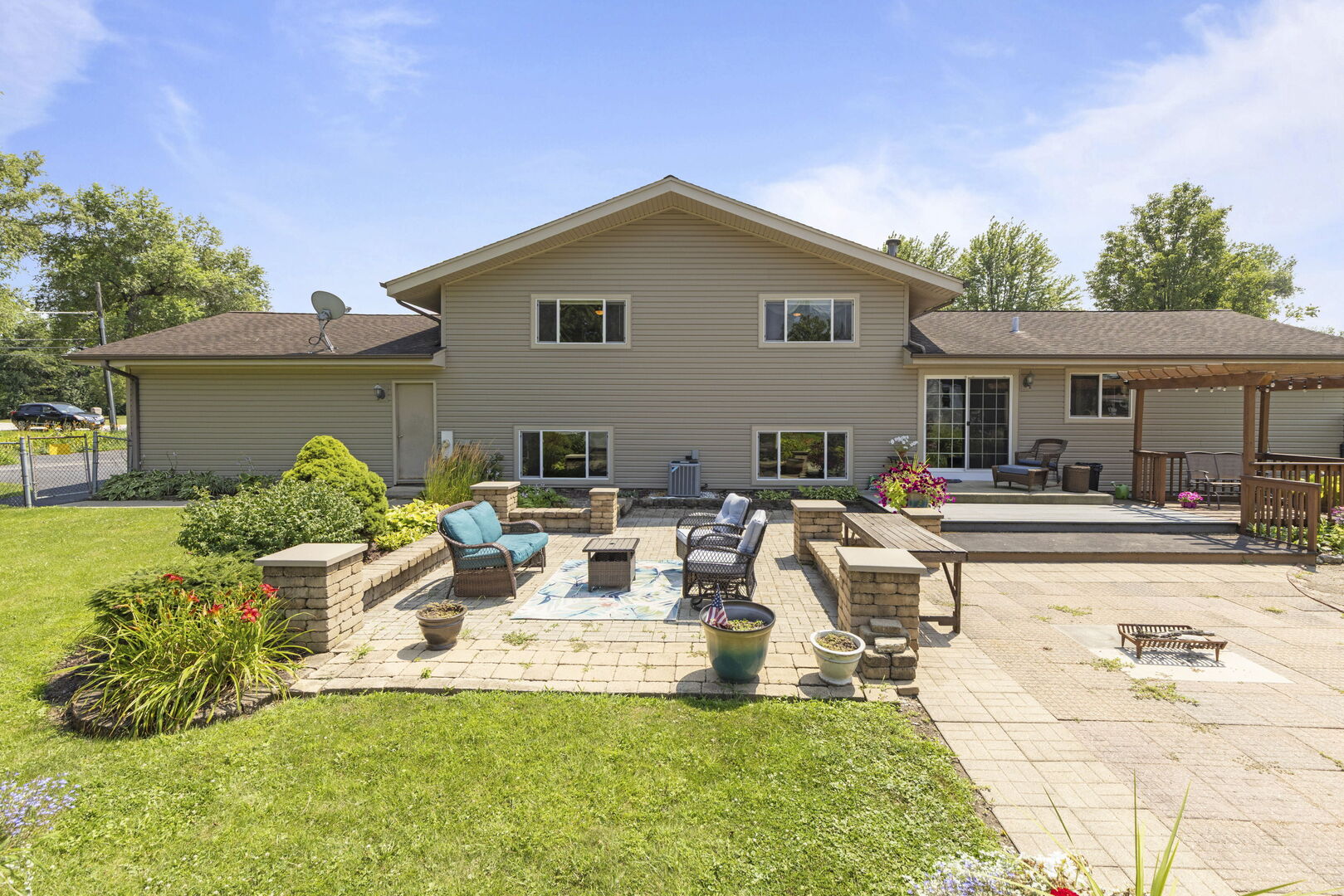 7317 Sunrise Avenue, Darien, IL 60561