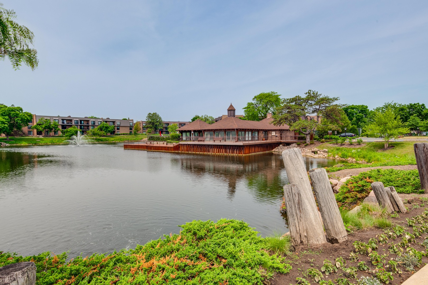 9 Court of Lagoon View, Northbrook, IL 60062
