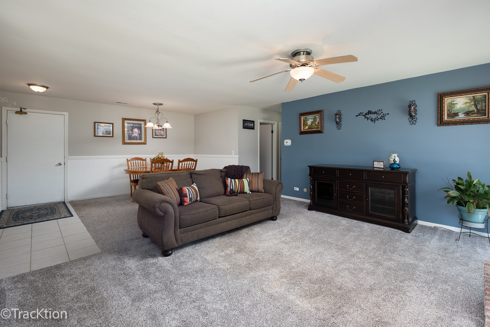 2S409 Emerald Green Drive #D, Warrenville, IL 60555