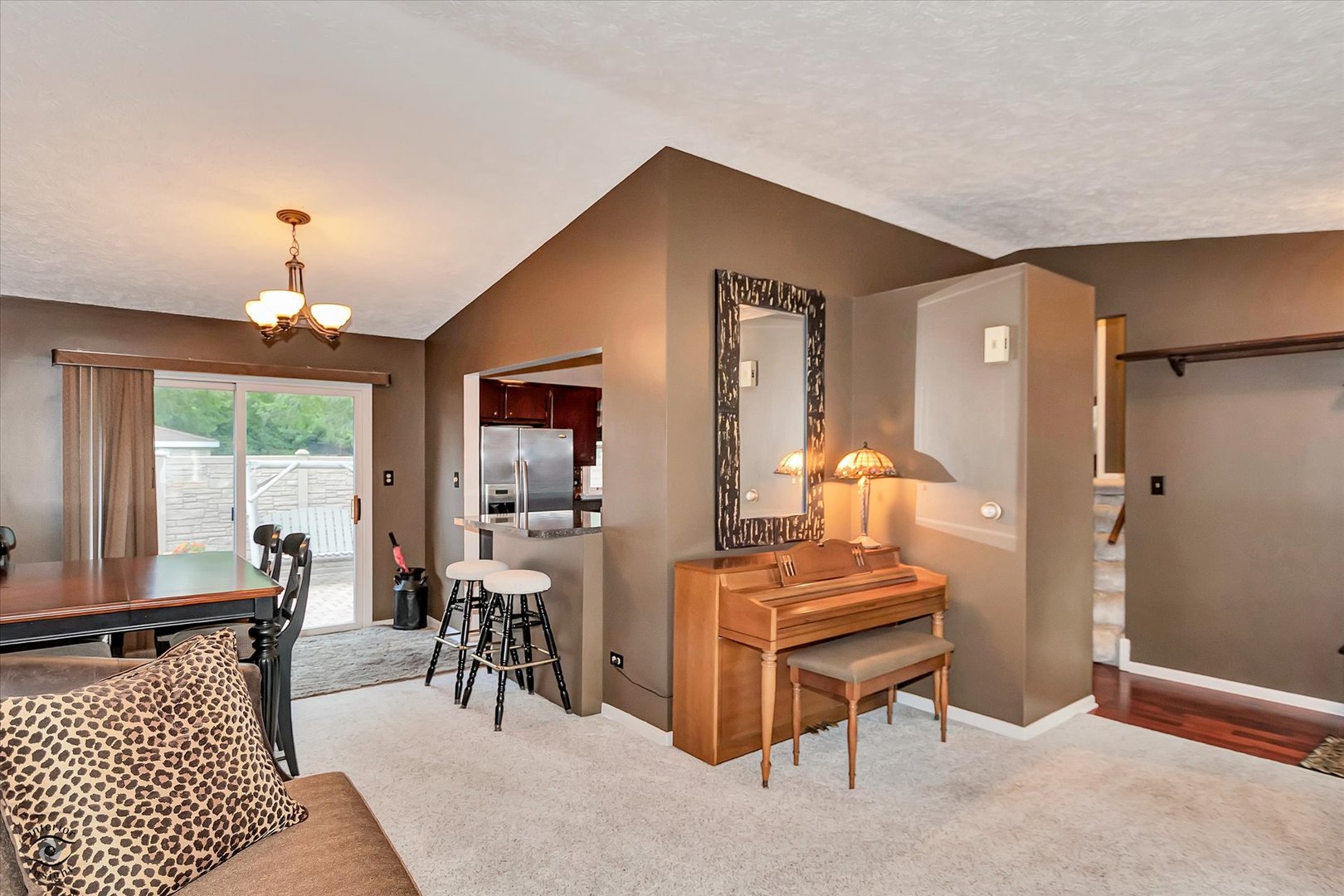 5915 Pershing Avenue, Downers Grove, IL 60516
