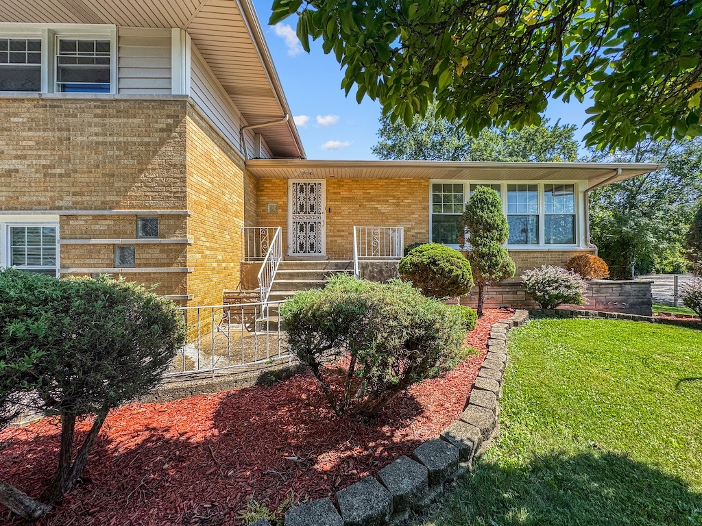 15831 Trumbull Avenue, Markham, IL 60428