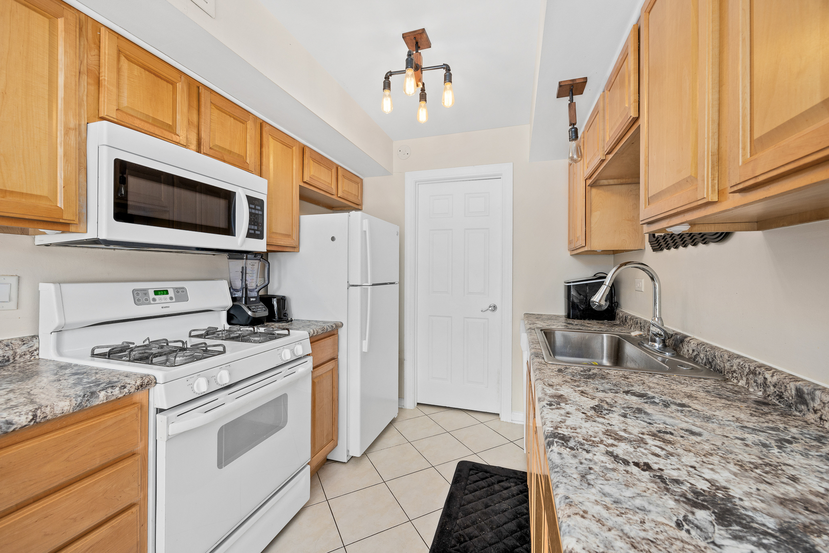 209 Amherst Court #C, Bloomingdale, IL 60108