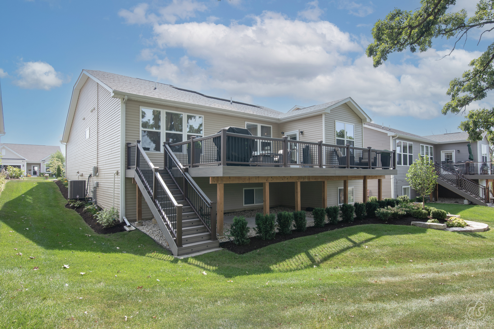 824 Spring Drive, Lindenhurst, IL 60046