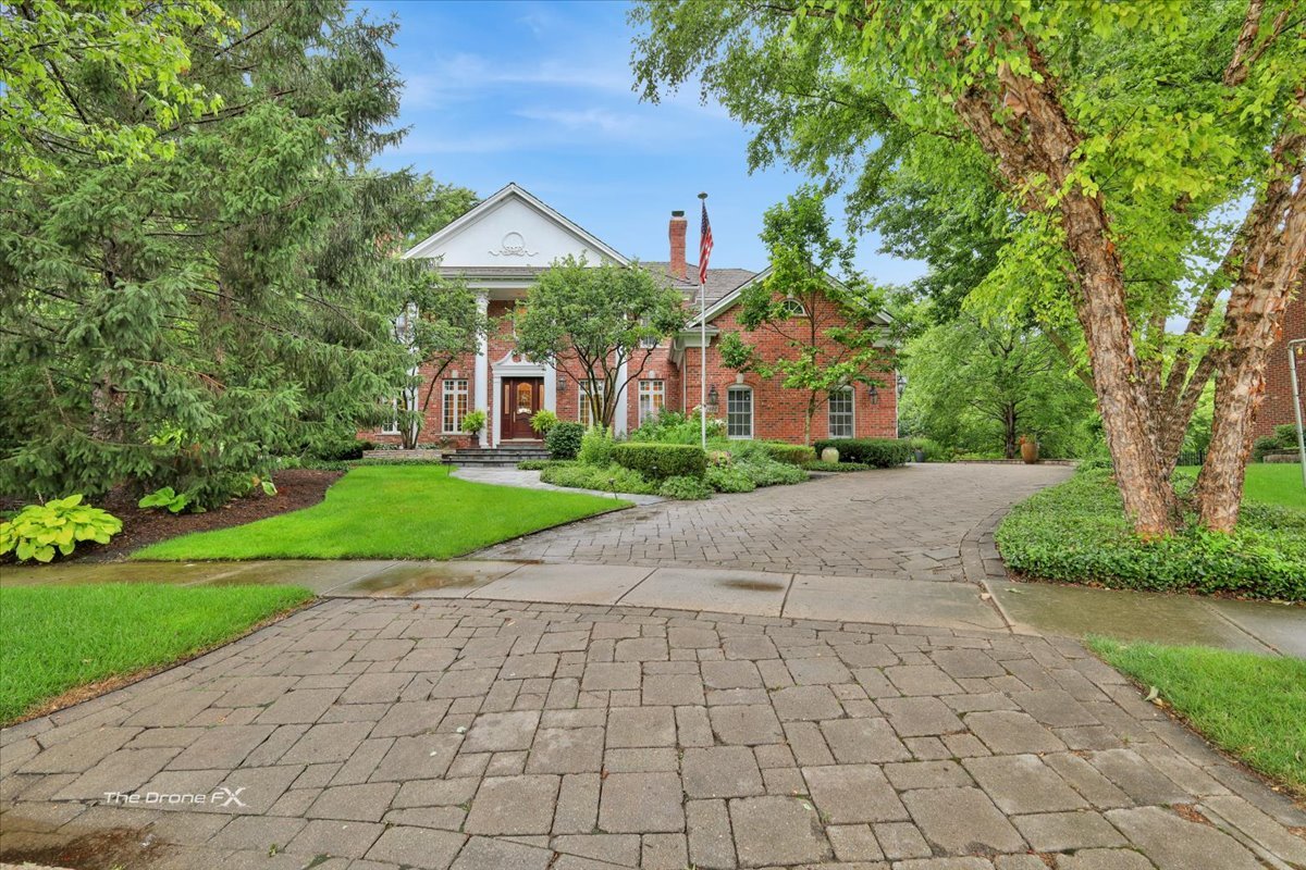 1602 Hunters Glen Drive, Wheaton, IL 60189