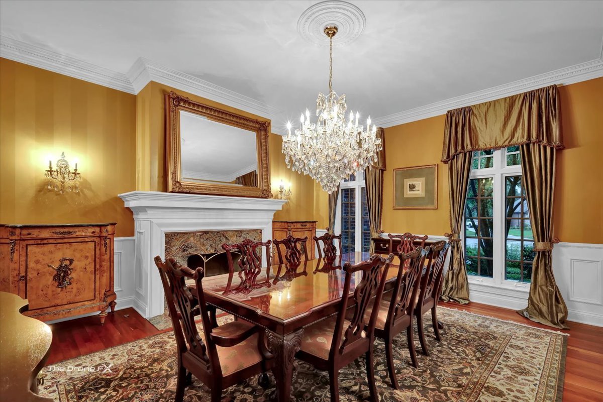 1602 Hunters Glen Drive, Wheaton, IL 60189