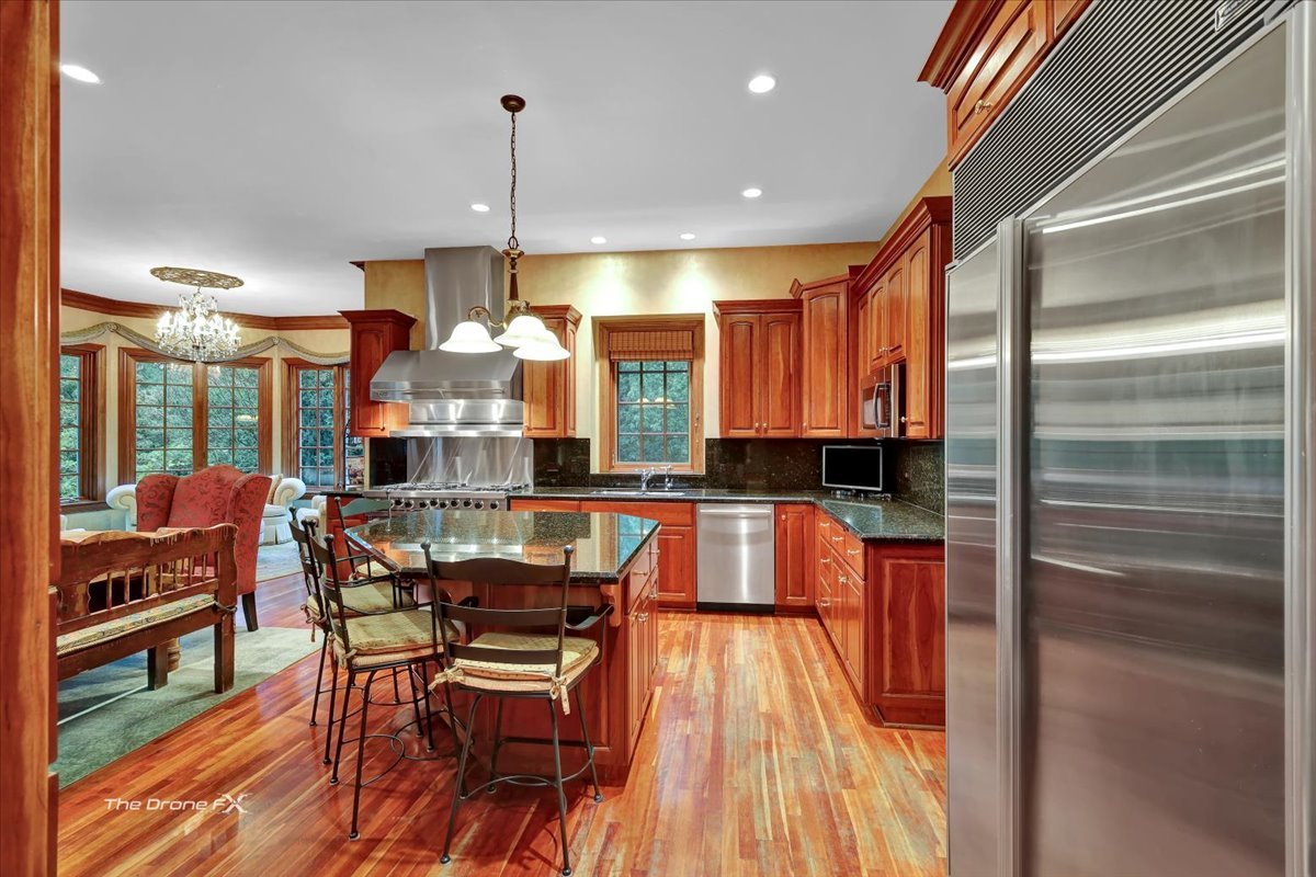 1602 Hunters Glen Drive, Wheaton, IL 60189