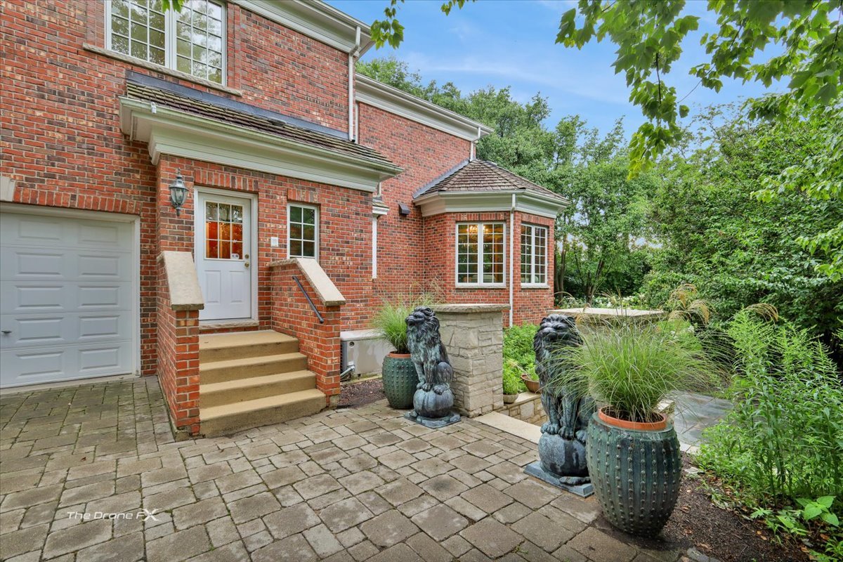 1602 Hunters Glen Drive, Wheaton, IL 60189
