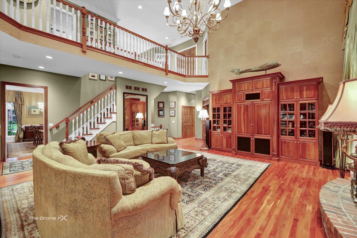 1602 Hunters Glen Drive, Wheaton, IL 60189