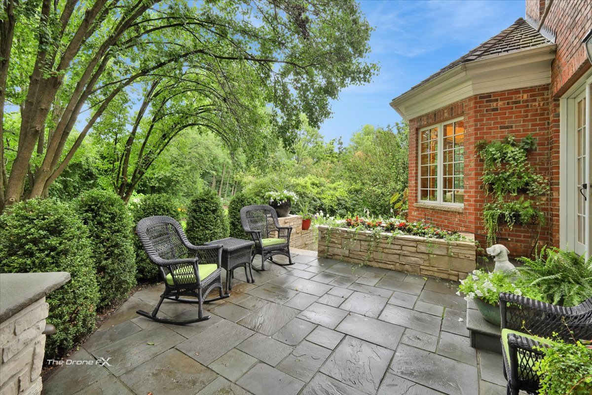 1602 Hunters Glen Drive, Wheaton, IL 60189