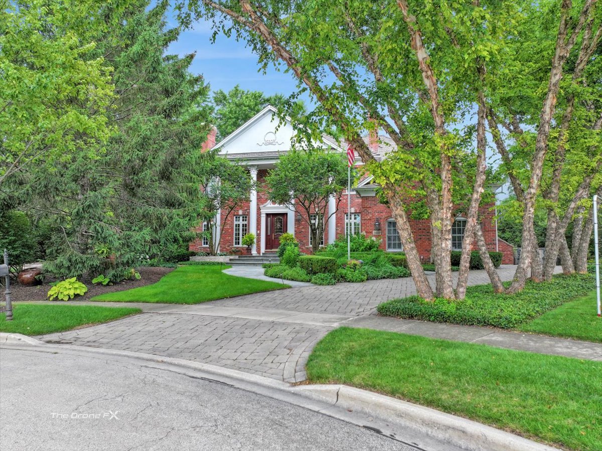 1602 Hunters Glen Drive, Wheaton, IL 60189