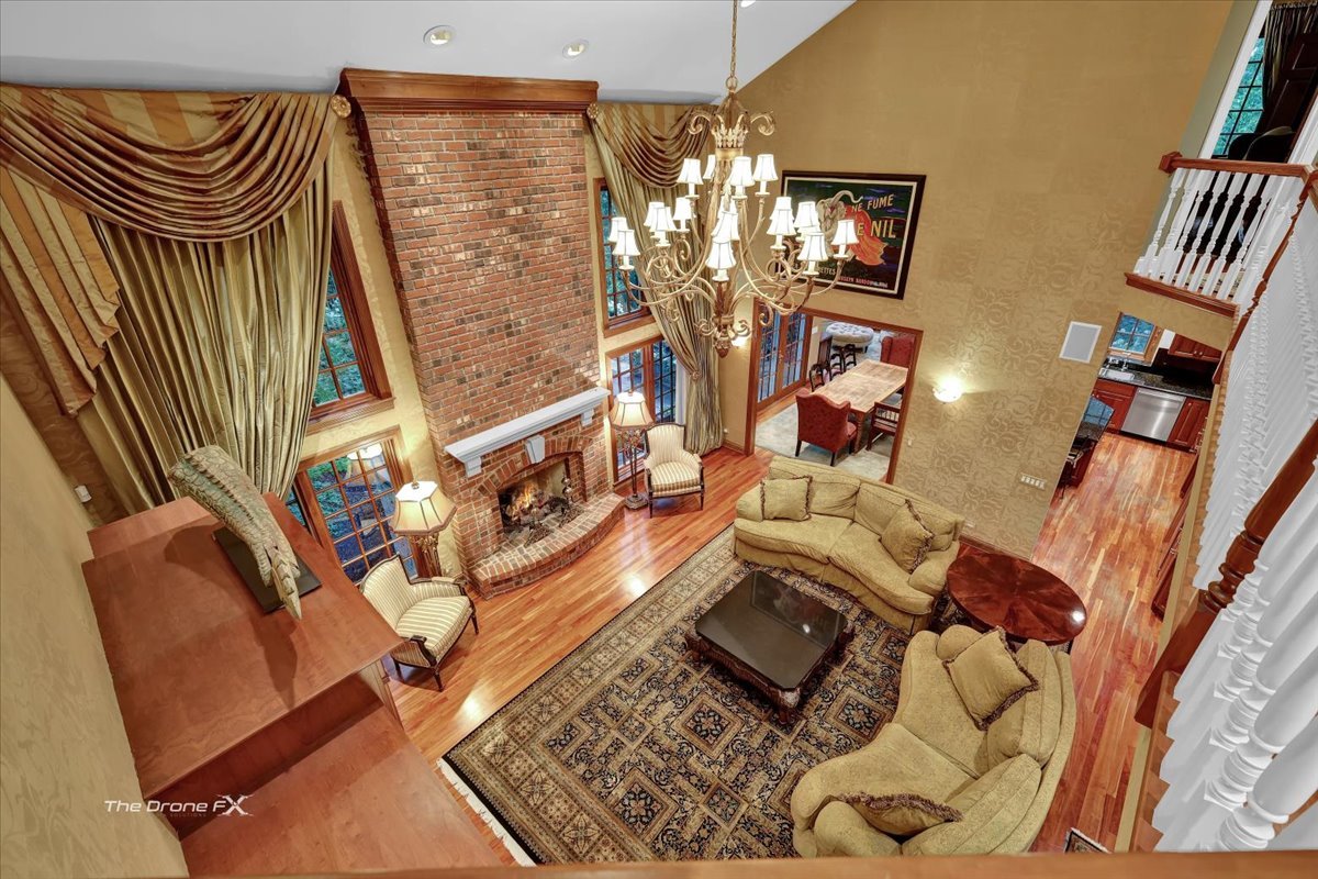 1602 Hunters Glen Drive, Wheaton, IL 60189