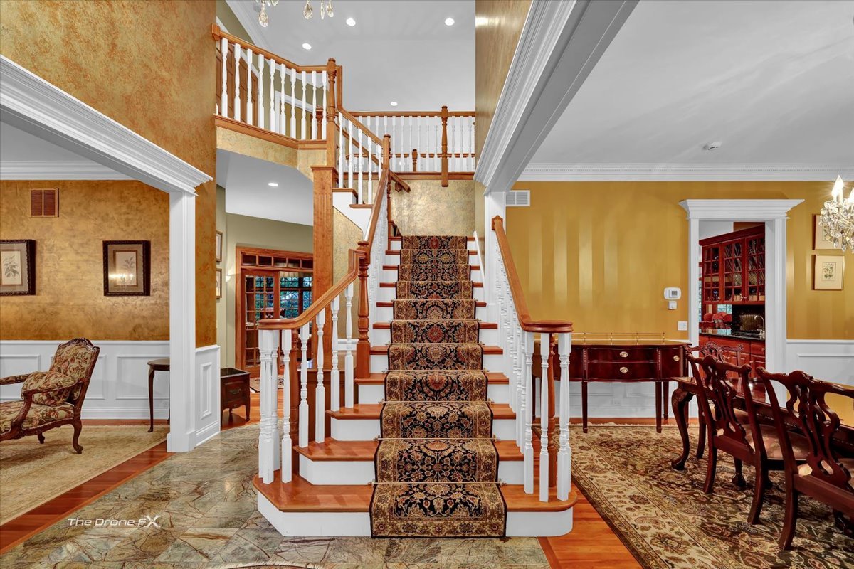 1602 Hunters Glen Drive, Wheaton, IL 60189