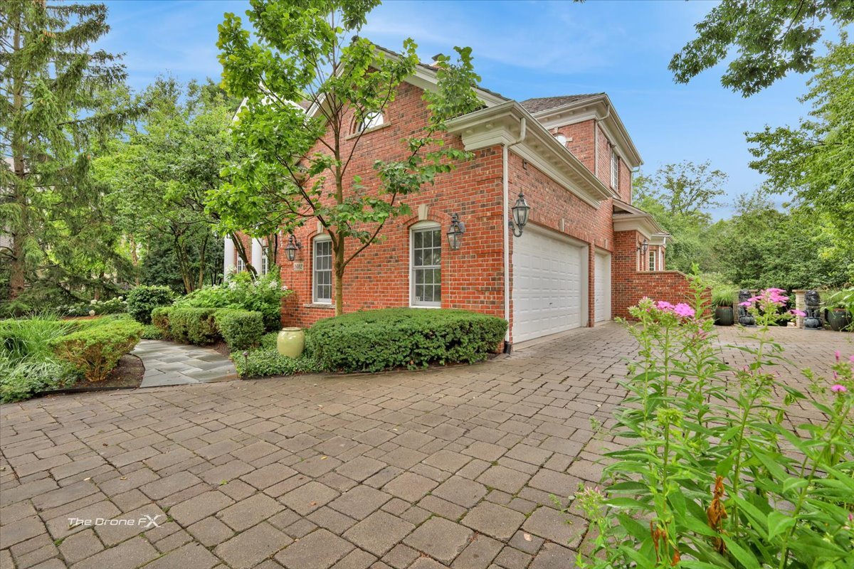 1602 Hunters Glen Drive, Wheaton, IL 60189