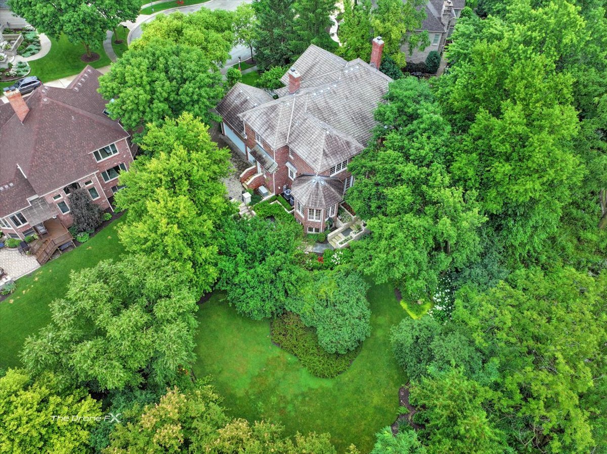1602 Hunters Glen Drive, Wheaton, IL 60189
