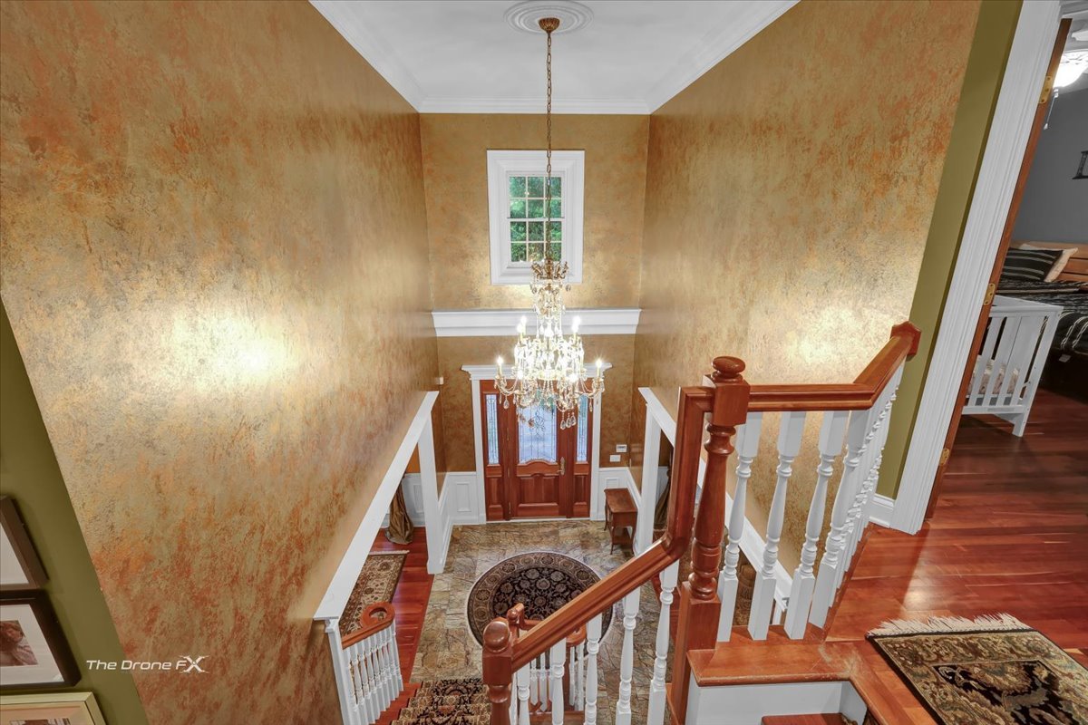 1602 Hunters Glen Drive, Wheaton, IL 60189