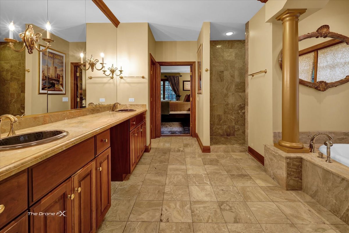1602 Hunters Glen Drive, Wheaton, IL 60189