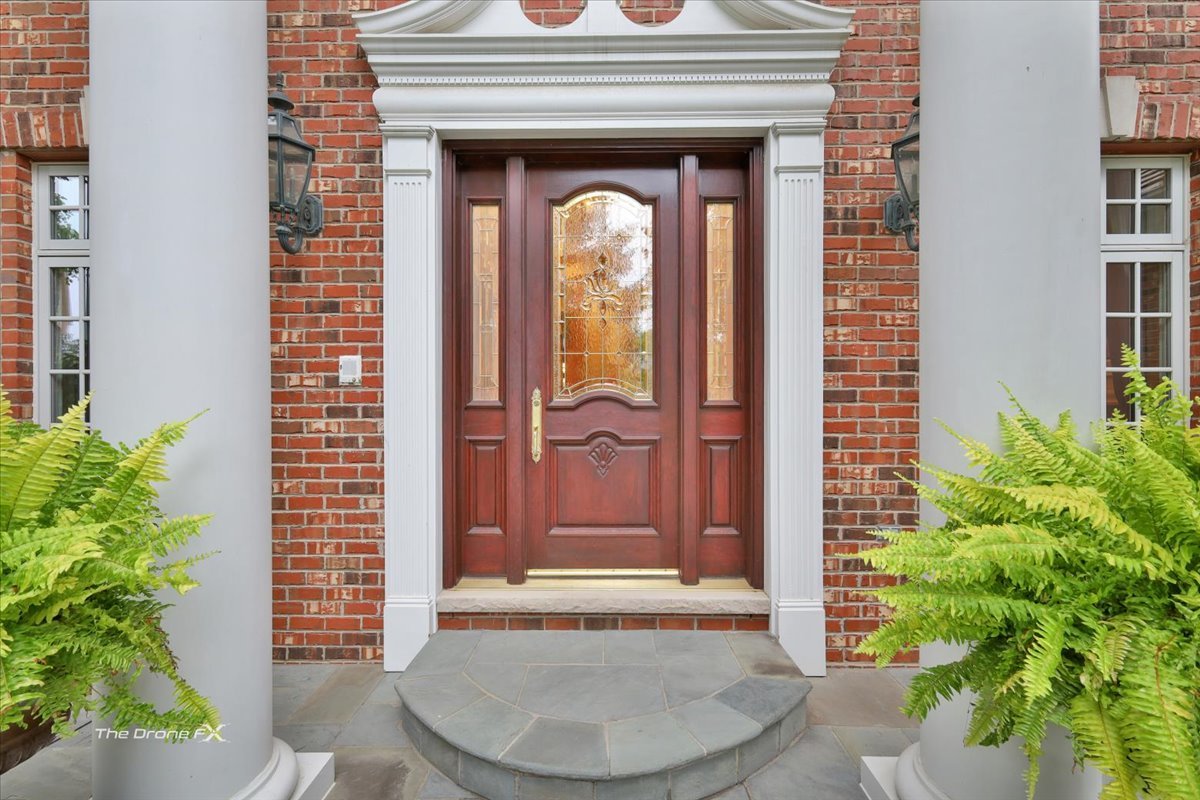 1602 Hunters Glen Drive, Wheaton, IL 60189