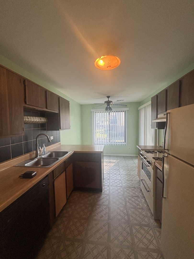 813 E Carriage Lane #5, Palatine, IL 60074