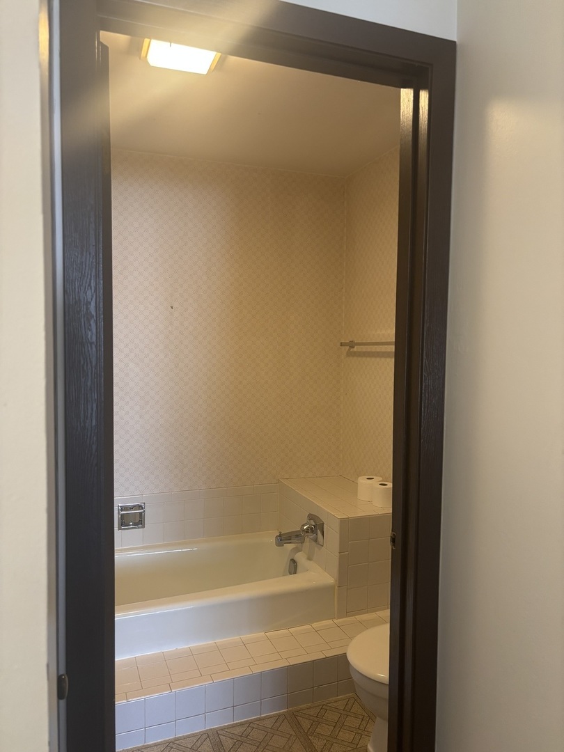 813 E Carriage Lane #5, Palatine, IL 60074
