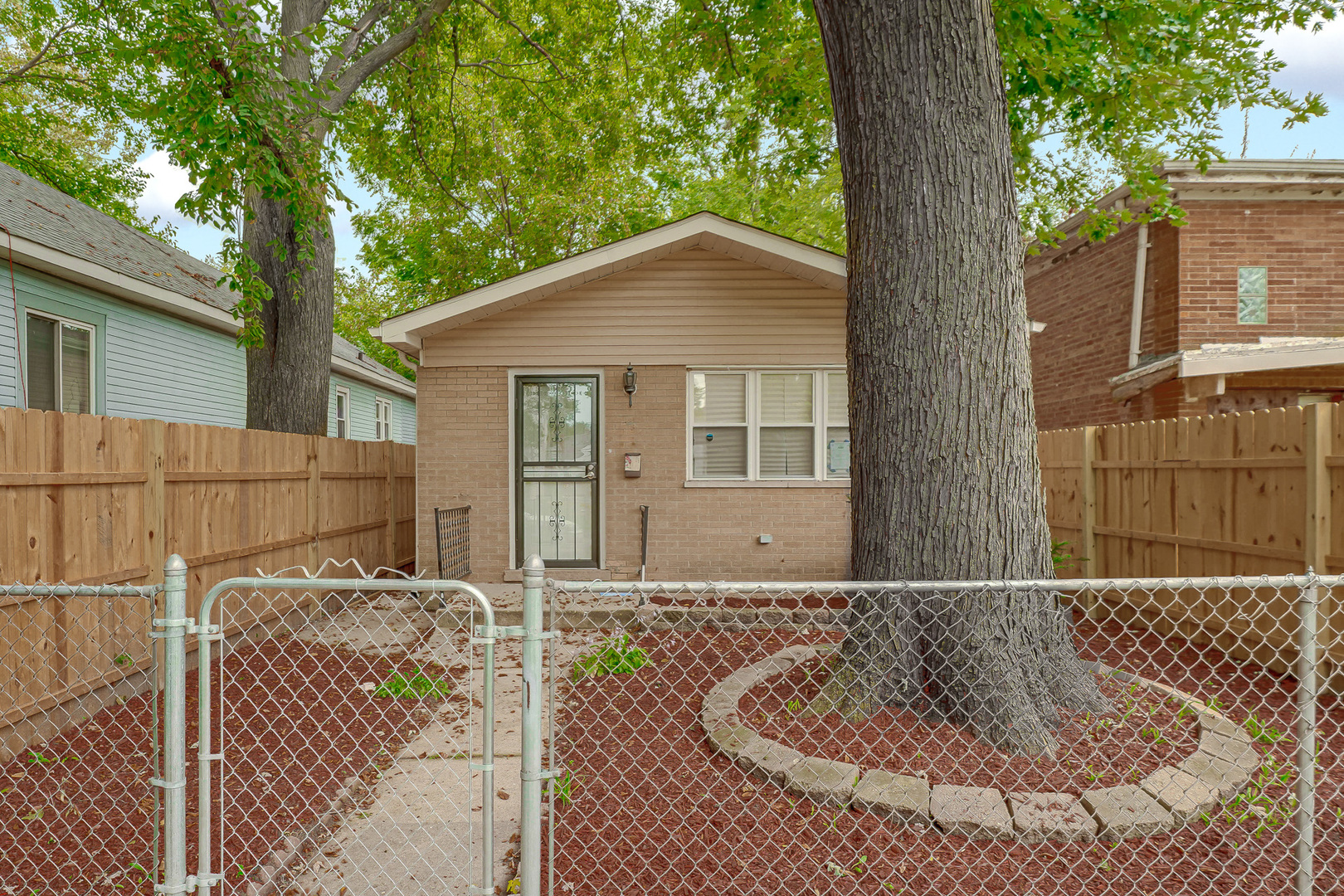 255 W 117th Street, Chicago, IL 60628