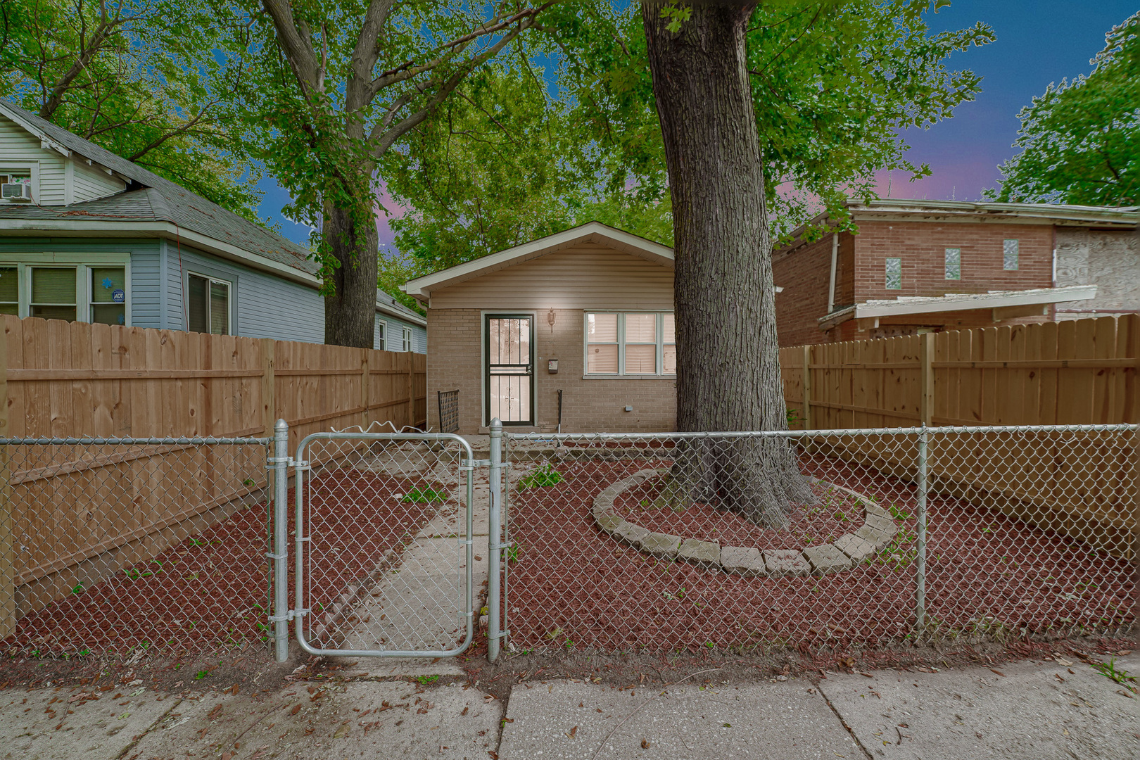 255 W 117th Street, Chicago, IL 60628