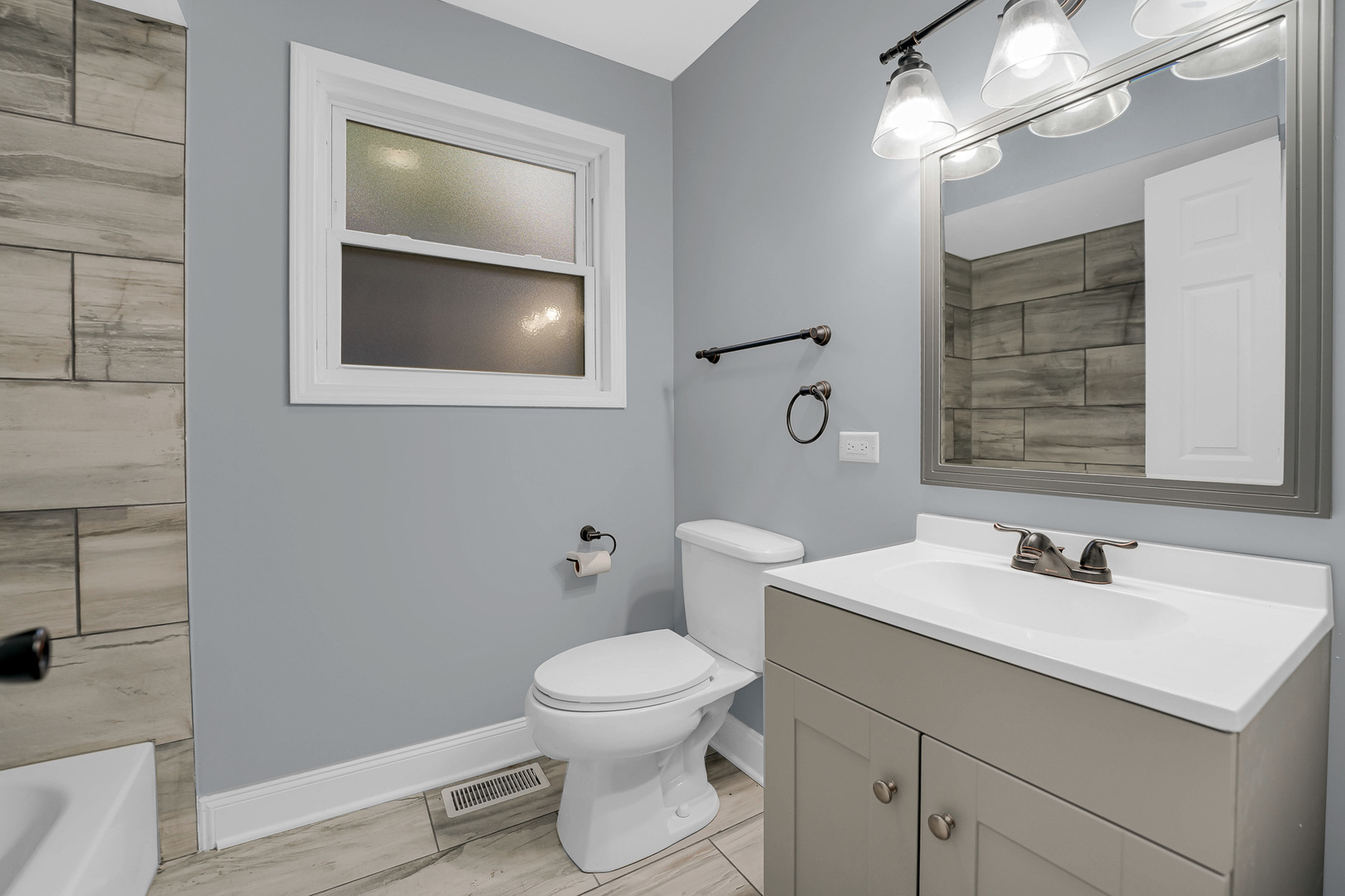 255 W 117th Street, Chicago, IL 60628
