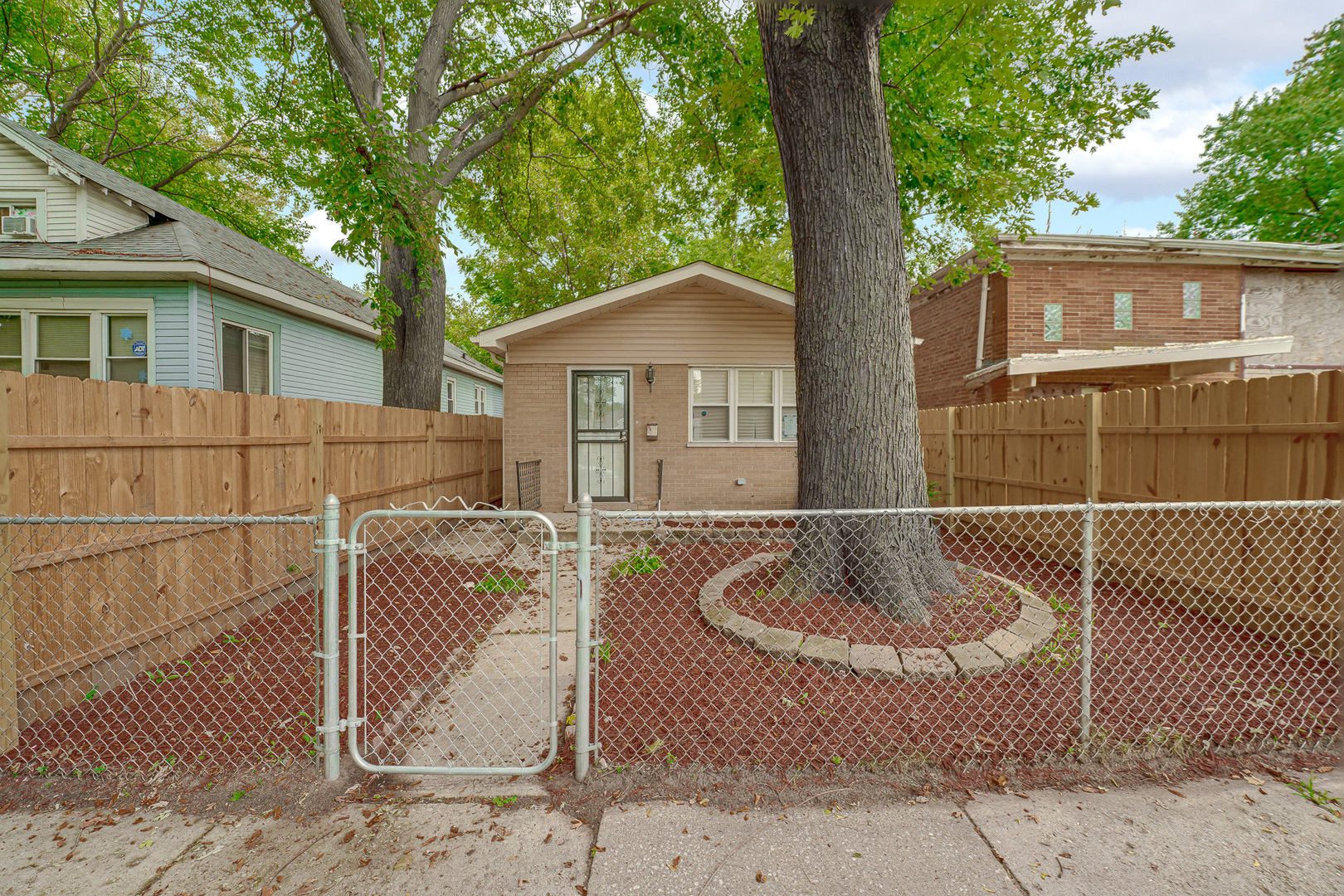 255 W 117th Street, Chicago, IL 60628