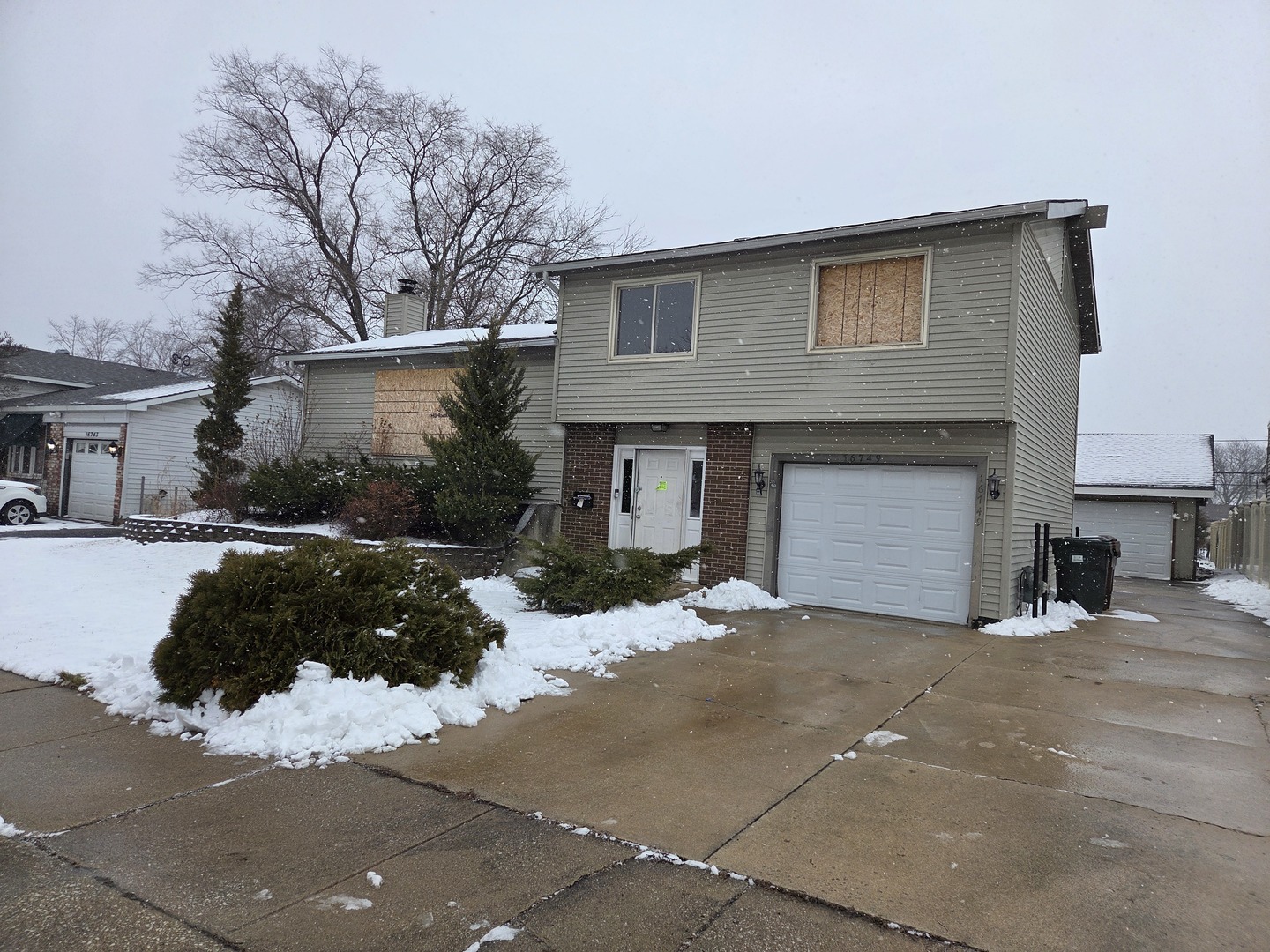 16749 Meadowdale Drive, Oak Forest, IL 60452