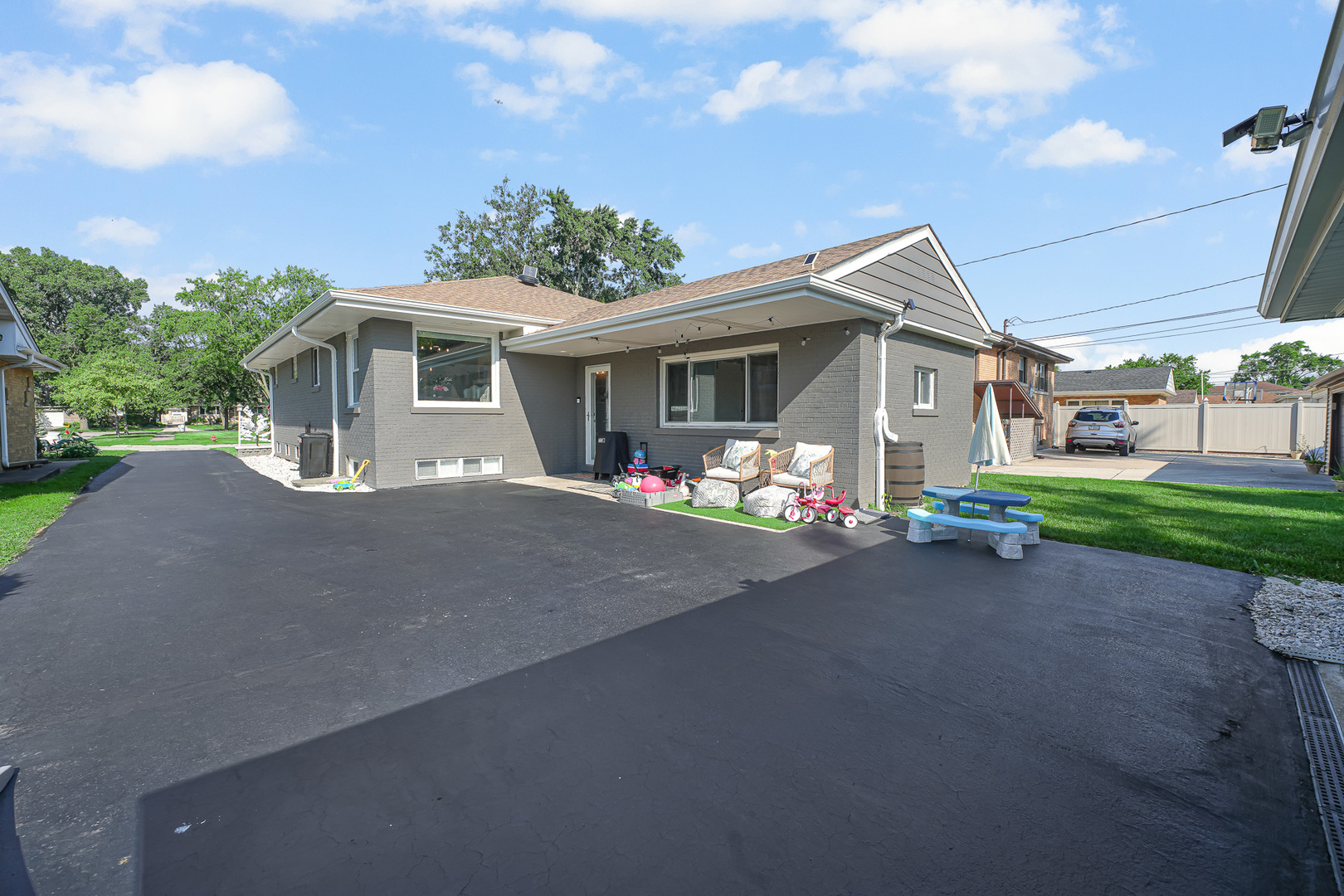 1123 Meadowcrest Road, La Grange Park, IL 60526
