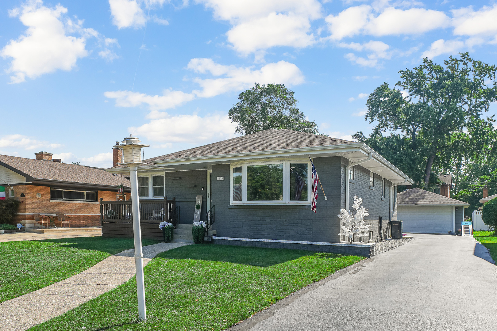 1123 Meadowcrest Road, La Grange Park, IL 60526