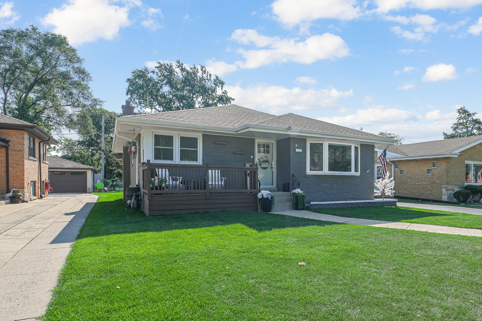 1123 Meadowcrest Road, La Grange Park, IL 60526
