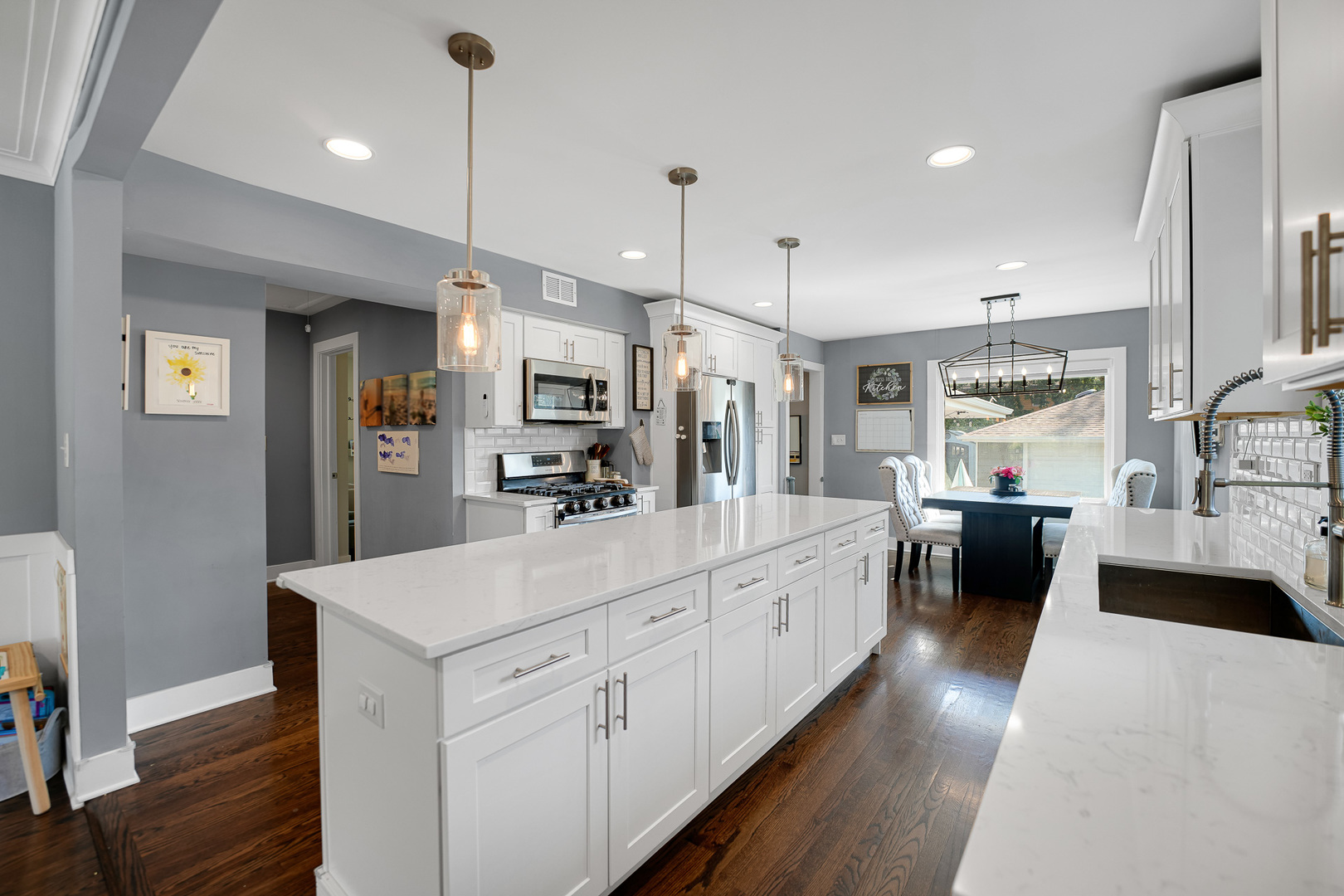 1123 Meadowcrest Road, La Grange Park, IL 60526