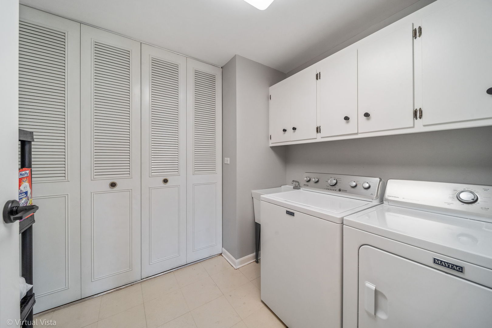 5 Oak Brook Club Drive #P3N, Oak Brook, IL 60523