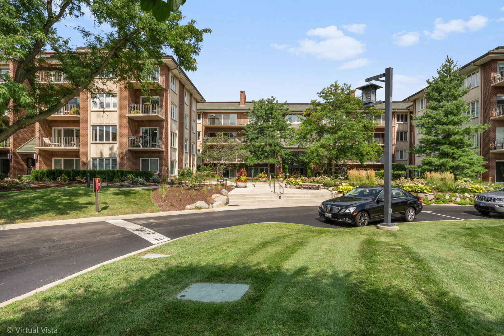 5 Oak Brook Club Drive #P3N, Oak Brook, IL 60523