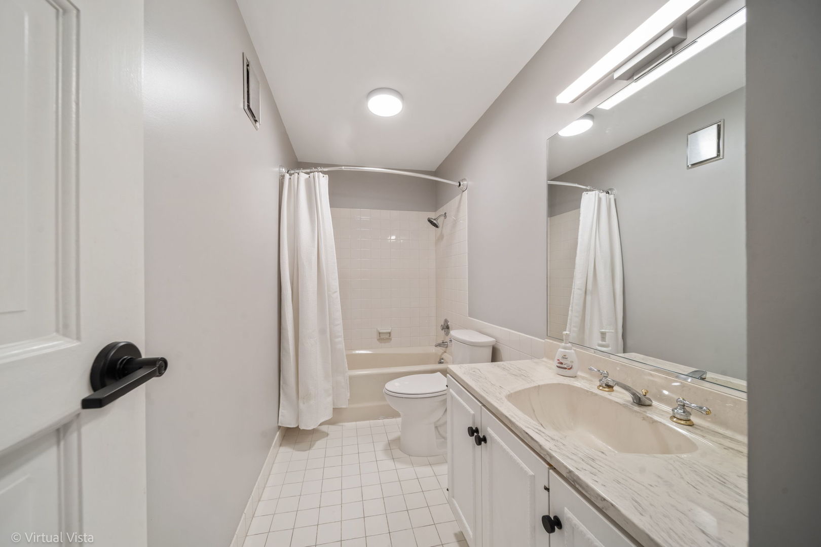 5 Oak Brook Club Drive #P3N, Oak Brook, IL 60523
